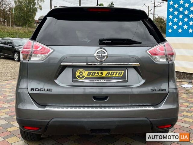 Серый Ниссан Rogue, объемом двигателя 2.5 л и пробегом 143 тыс. км за 13700 $, фото 5 на Automoto.ua
