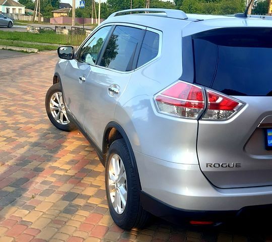Серый Ниссан Rogue, объемом двигателя 2.5 л и пробегом 173 тыс. км за 12900 $, фото 5 на Automoto.ua