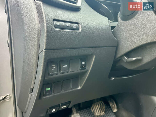 Сірий Ніссан Rogue, об'ємом двигуна 2.49 л та пробігом 209 тис. км за 11300 $, фото 38 на Automoto.ua