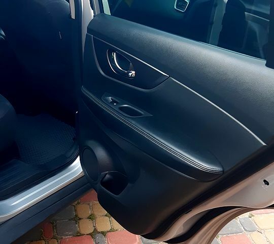 Серый Ниссан Rogue, объемом двигателя 2.5 л и пробегом 173 тыс. км за 12900 $, фото 12 на Automoto.ua