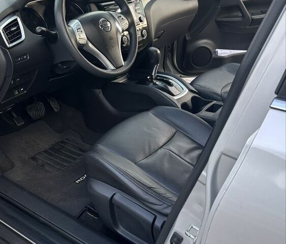 Серый Ниссан Rogue, объемом двигателя 2.5 л и пробегом 300 тыс. км за 9900 $, фото 15 на Automoto.ua