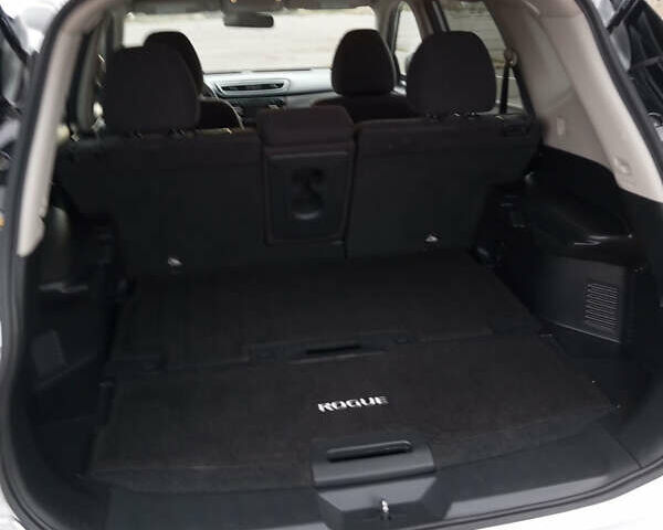 Серый Ниссан Rogue, объемом двигателя 2.5 л и пробегом 160 тыс. км за 11800 $, фото 6 на Automoto.ua