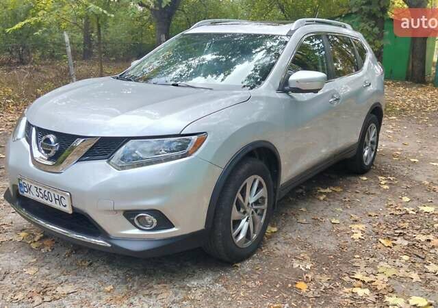 Серый Ниссан Rogue, объемом двигателя 2.5 л и пробегом 137 тыс. км за 12800 $, фото 4 на Automoto.ua