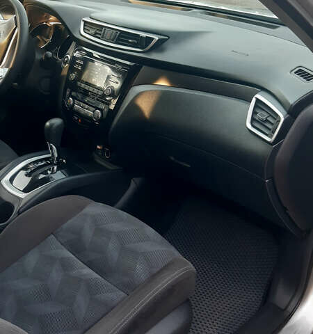 Серый Ниссан Rogue, объемом двигателя 2.5 л и пробегом 175 тыс. км за 11500 $, фото 12 на Automoto.ua