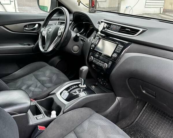 Серый Ниссан Rogue, объемом двигателя 2.49 л и пробегом 167 тыс. км за 13500 $, фото 11 на Automoto.ua