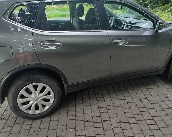 Серый Ниссан Rogue, объемом двигателя 2.49 л и пробегом 164 тыс. км за 11000 $, фото 3 на Automoto.ua