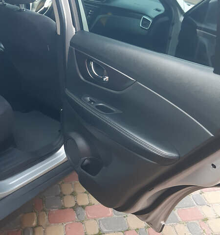 Серый Ниссан Rogue, объемом двигателя 2.5 л и пробегом 175 тыс. км за 11500 $, фото 15 на Automoto.ua