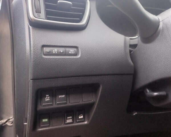 Серый Ниссан Rogue, объемом двигателя 2.49 л и пробегом 164 тыс. км за 11000 $, фото 2 на Automoto.ua