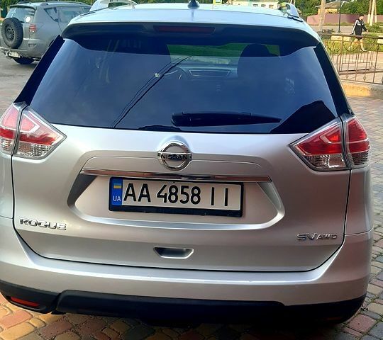 Серый Ниссан Rogue, объемом двигателя 2.5 л и пробегом 173 тыс. км за 12900 $, фото 6 на Automoto.ua