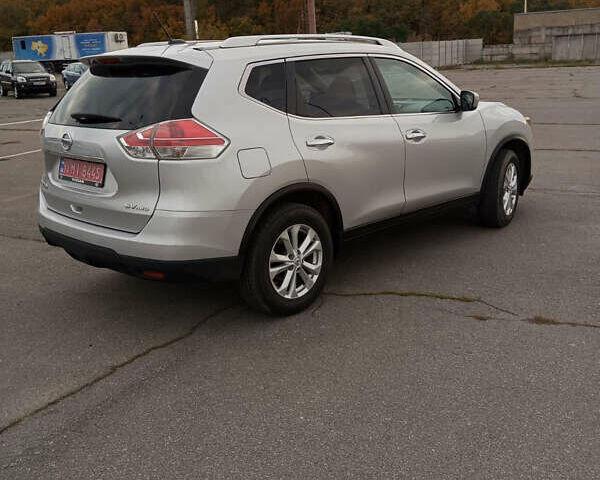 Серый Ниссан Rogue, объемом двигателя 2.5 л и пробегом 160 тыс. км за 11800 $, фото 2 на Automoto.ua