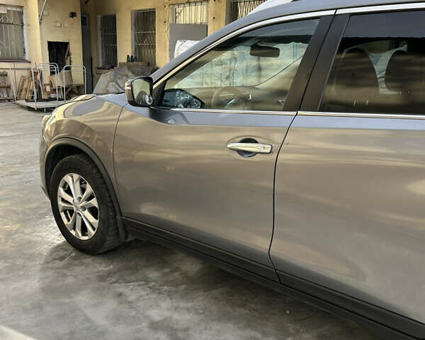 Серый Ниссан Rogue, объемом двигателя 2.5 л и пробегом 226 тыс. км за 11300 $, фото 4 на Automoto.ua