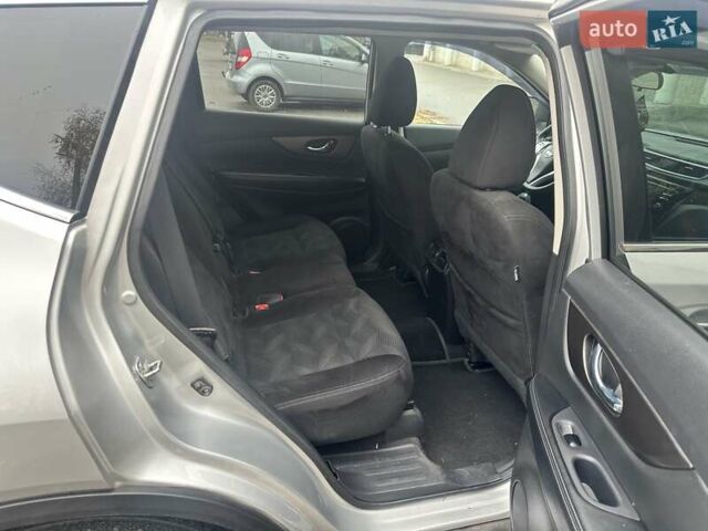 Сірий Ніссан Rogue, об'ємом двигуна 2.5 л та пробігом 168 тис. км за 10500 $, фото 4 на Automoto.ua