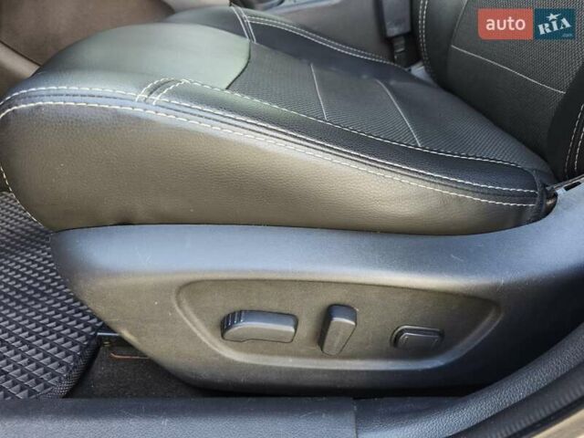 Сірий Ніссан Rogue, об'ємом двигуна 2.5 л та пробігом 274 тис. км за 13300 $, фото 8 на Automoto.ua