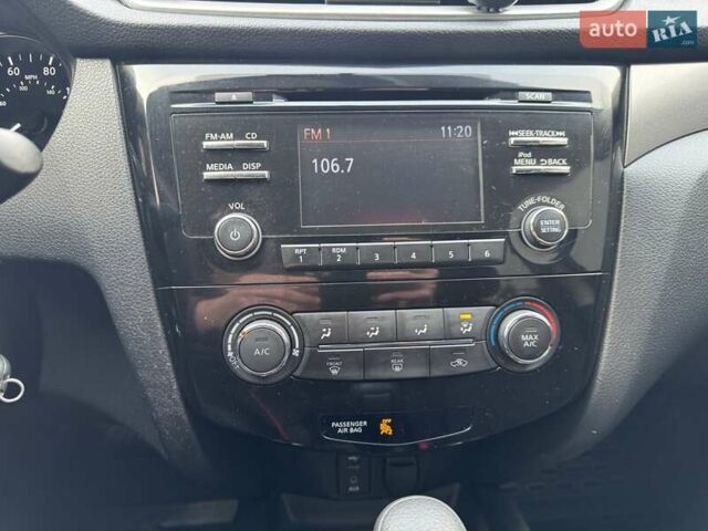 Сірий Ніссан Rogue, об'ємом двигуна 2.49 л та пробігом 160 тис. км за 11000 $, фото 23 на Automoto.ua