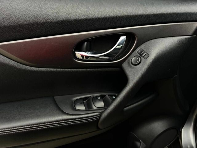 Серый Ниссан Rogue, объемом двигателя 2.5 л и пробегом 229 тыс. км за 11500 $, фото 9 на Automoto.ua