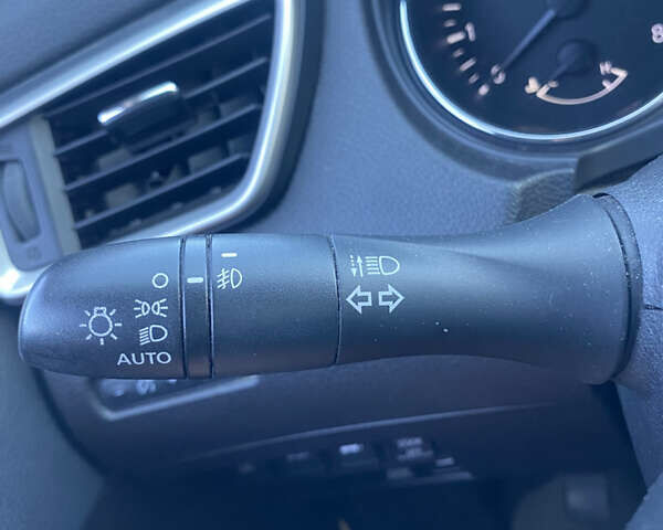 Сірий Ніссан Rogue, об'ємом двигуна 2.49 л та пробігом 117 тис. км за 13700 $, фото 18 на Automoto.ua