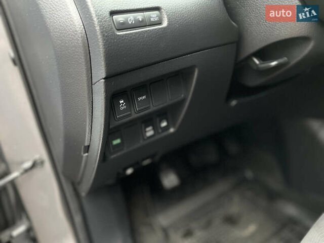 Сірий Ніссан Rogue, об'ємом двигуна 2.5 л та пробігом 218 тис. км за 10800 $, фото 22 на Automoto.ua