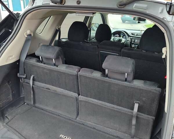 Серый Ниссан Rogue, объемом двигателя 2.49 л и пробегом 112 тыс. км за 12500 $, фото 22 на Automoto.ua