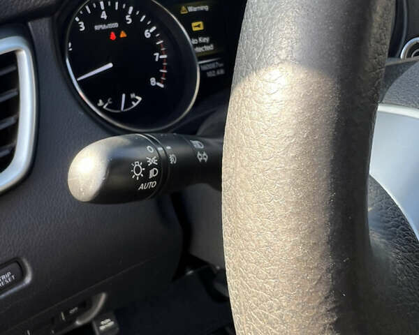 Сірий Ніссан Rogue, об'ємом двигуна 2.5 л та пробігом 160 тис. км за 11800 $, фото 31 на Automoto.ua