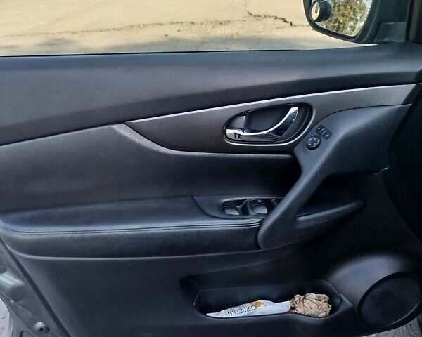 Серый Ниссан Rogue, объемом двигателя 2.5 л и пробегом 196 тыс. км за 11300 $, фото 6 на Automoto.ua