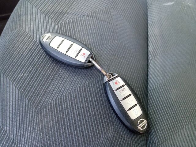 Сірий Ніссан Rogue, об'ємом двигуна 0 л та пробігом 119 тис. км за 8700 $, фото 8 на Automoto.ua