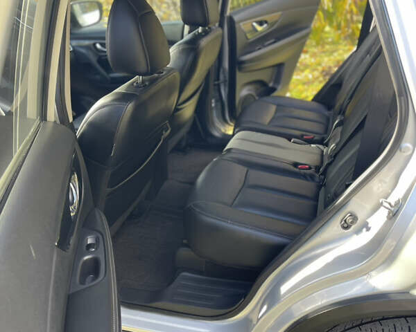 Сірий Ніссан Rogue, об'ємом двигуна 2.49 л та пробігом 220 тис. км за 10900 $, фото 7 на Automoto.ua