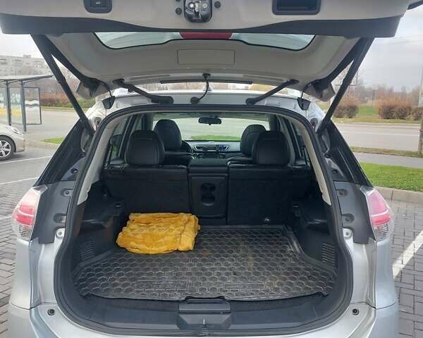 Серый Ниссан Rogue, объемом двигателя 2.5 л и пробегом 133 тыс. км за 14000 $, фото 6 на Automoto.ua