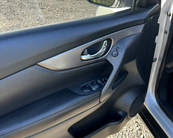 Сірий Ніссан Rogue, об'ємом двигуна 2.5 л та пробігом 160 тис. км за 11800 $, фото 24 на Automoto.ua