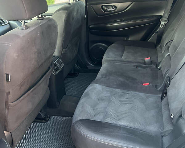 Серый Ниссан Rogue, объемом двигателя 2.5 л и пробегом 194 тыс. км за 12500 $, фото 5 на Automoto.ua