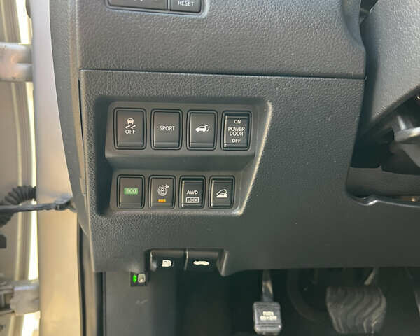 Сірий Ніссан Rogue, об'ємом двигуна 2.5 л та пробігом 160 тис. км за 11800 $, фото 27 на Automoto.ua