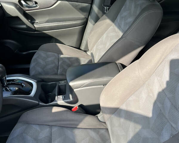 Сірий Ніссан Rogue, об'ємом двигуна 2.5 л та пробігом 160 тис. км за 11800 $, фото 25 на Automoto.ua