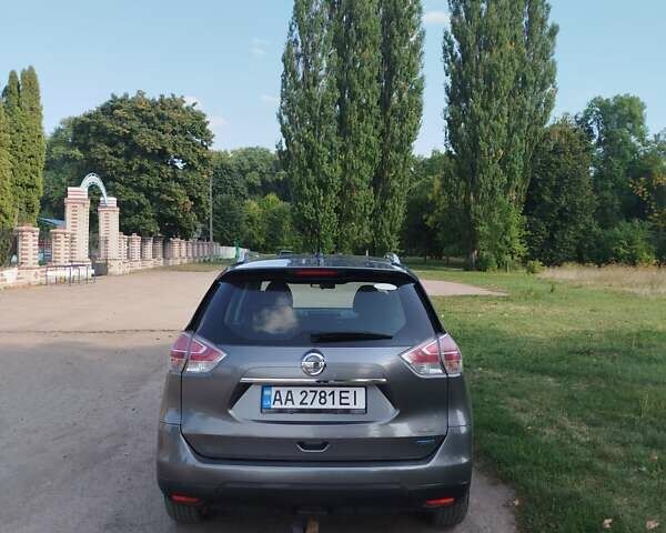 Серый Ниссан Rogue, объемом двигателя 2.5 л и пробегом 196 тыс. км за 11300 $, фото 5 на Automoto.ua
