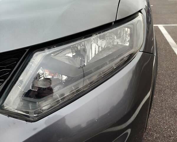 Серый Ниссан Rogue, объемом двигателя 2.49 л и пробегом 112 тыс. км за 12500 $, фото 5 на Automoto.ua