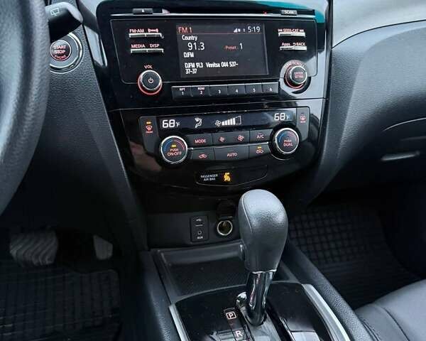 Серый Ниссан Rogue, объемом двигателя 2.5 л и пробегом 160 тыс. км за 11500 $, фото 16 на Automoto.ua