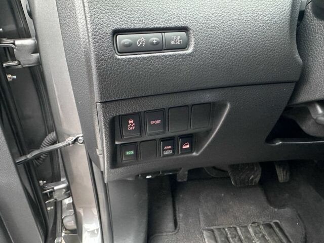 Сірий Ніссан Rogue, об'ємом двигуна 2.5 л та пробігом 150 тис. км за 11900 $, фото 20 на Automoto.ua