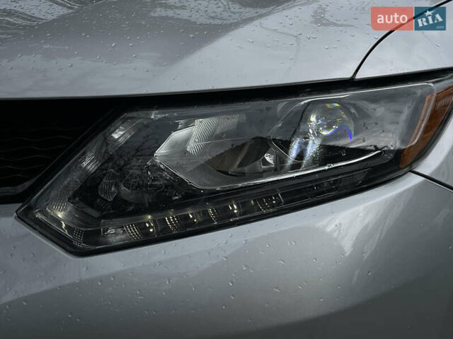 Серый Ниссан Rogue, объемом двигателя 2.5 л и пробегом 215 тыс. км за 13600 $, фото 12 на Automoto.ua