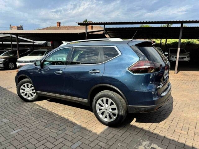 Серый Ниссан Rogue, объемом двигателя 2.5 л и пробегом 232 тыс. км за 12600 $, фото 6 на Automoto.ua