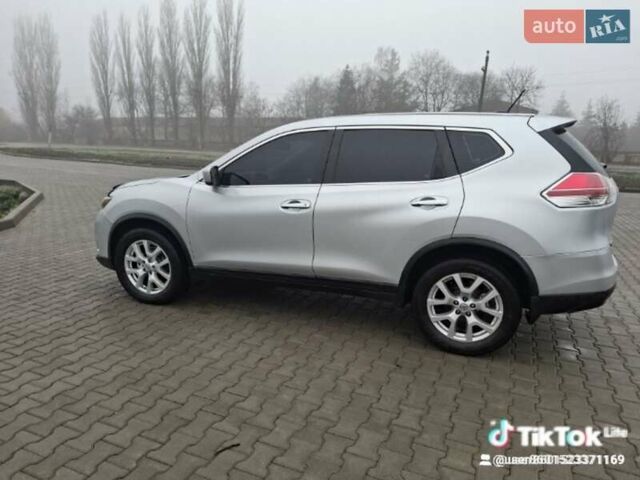 Серый Ниссан Rogue, объемом двигателя 2.5 л и пробегом 190 тыс. км за 10850 $, фото 2 на Automoto.ua