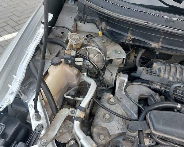 Серый Ниссан Rogue, объемом двигателя 2.5 л и пробегом 133 тыс. км за 14000 $, фото 17 на Automoto.ua