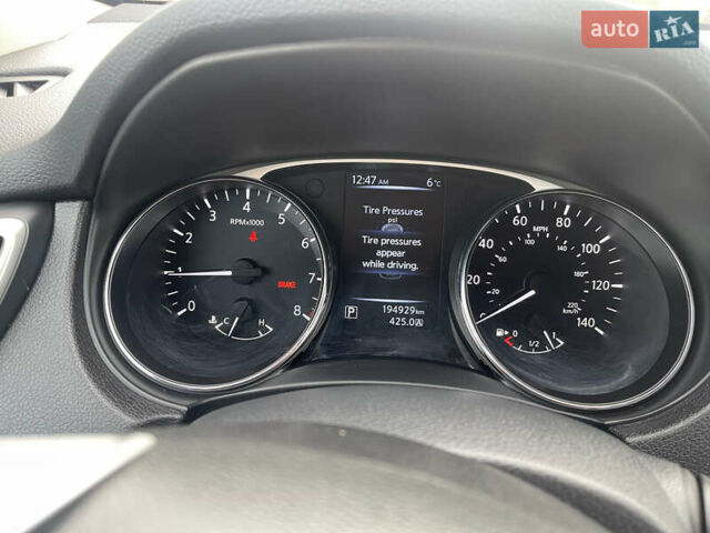 Серый Ниссан Rogue, объемом двигателя 0 л и пробегом 195 тыс. км за 11700 $, фото 4 на Automoto.ua