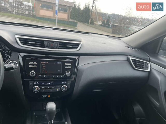 Серый Ниссан Rogue, объемом двигателя 0 л и пробегом 195 тыс. км за 11700 $, фото 3 на Automoto.ua