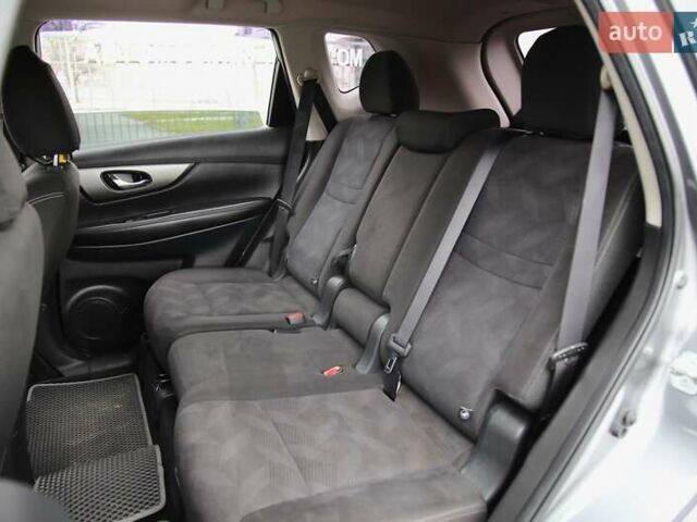 Серый Ниссан Rogue, объемом двигателя 2.49 л и пробегом 186 тыс. км за 13500 $, фото 7 на Automoto.ua