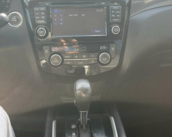 Сірий Ніссан Rogue, об'ємом двигуна 2.49 л та пробігом 220 тис. км за 10900 $, фото 13 на Automoto.ua