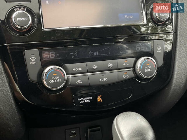 Серый Ниссан Rogue, объемом двигателя 2.5 л и пробегом 215 тыс. км за 13600 $, фото 23 на Automoto.ua