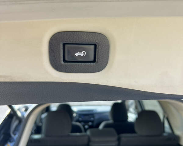 Сірий Ніссан Rogue, об'ємом двигуна 2.5 л та пробігом 160 тис. км за 11800 $, фото 41 на Automoto.ua