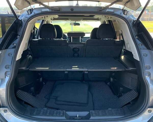 Сірий Ніссан Rogue, об'ємом двигуна 2.5 л та пробігом 120 тис. км за 14000 $, фото 9 на Automoto.ua