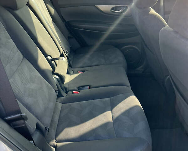 Сірий Ніссан Rogue, об'ємом двигуна 2.5 л та пробігом 160 тис. км за 11800 $, фото 35 на Automoto.ua