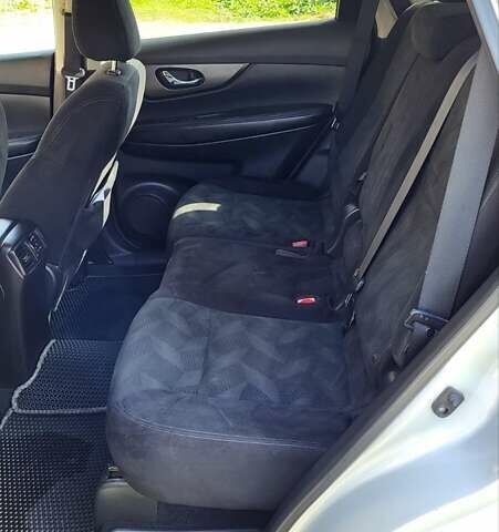 Серый Ниссан Rogue, объемом двигателя 2.49 л и пробегом 155 тыс. км за 12400 $, фото 2 на Automoto.ua