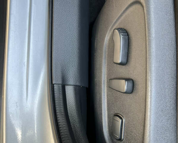 Сірий Ніссан Rogue, об'ємом двигуна 2.5 л та пробігом 160 тис. км за 11800 $, фото 32 на Automoto.ua