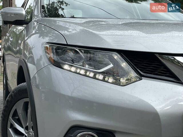 Серый Ниссан Rogue, объемом двигателя 2.5 л и пробегом 215 тыс. км за 13600 $, фото 6 на Automoto.ua